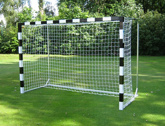 Handballtor in schwarz - weiß von artec Sportgeräte