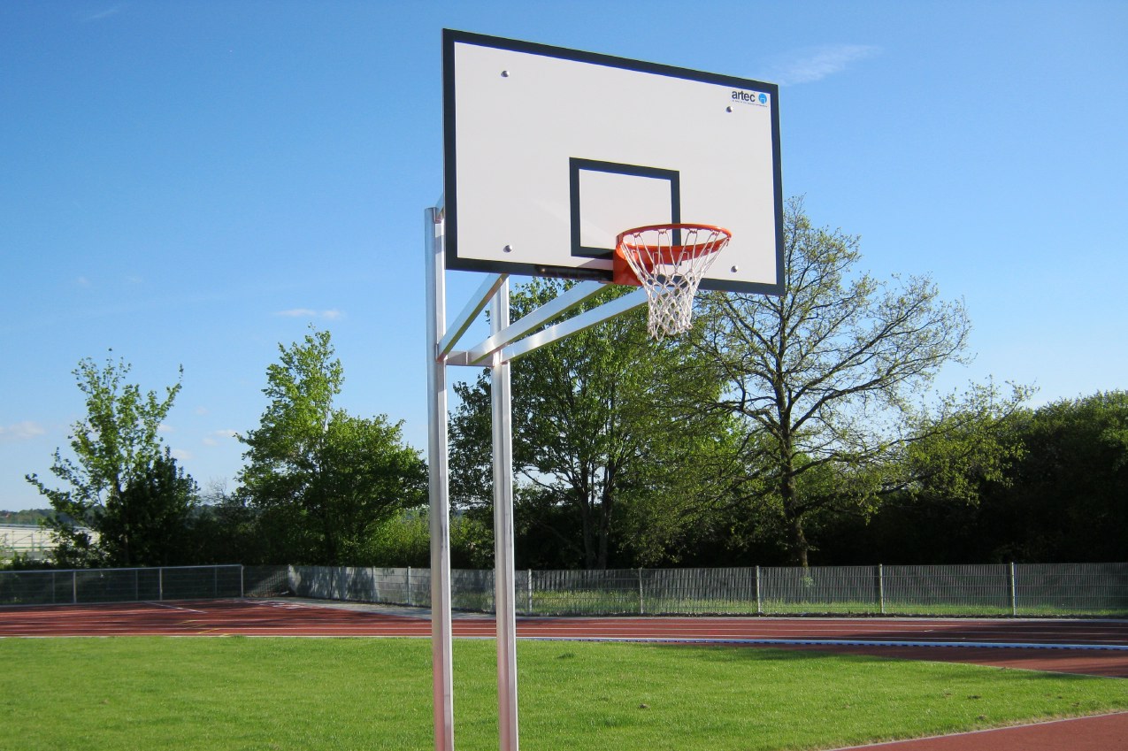 Basketball-Anlagen Zweimast von artec Sportgeräte Basketball-Anlagen Zweimast von artec Sportgeräte