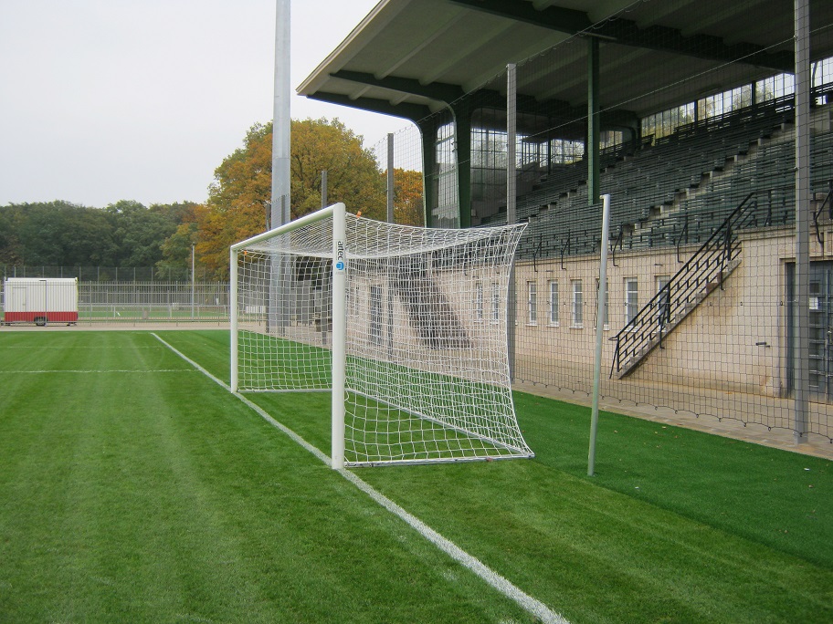 Fussballtor mit Spannstangen von artec bei Hannover 96