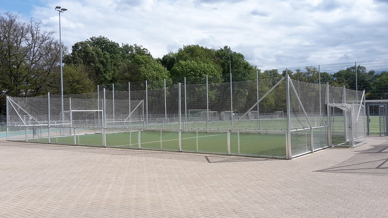 Soccercourts glazed - Barrier system with glass for mini playing field