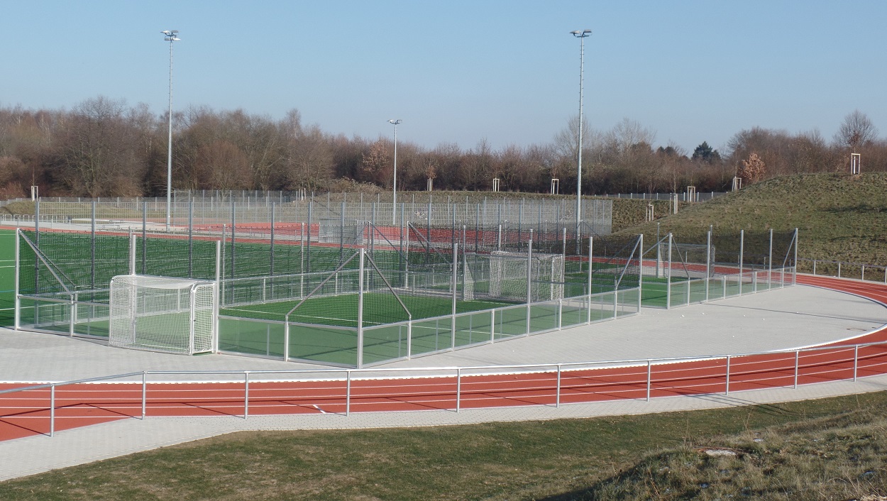 Minispielfeld Fussball Banden aus Glas