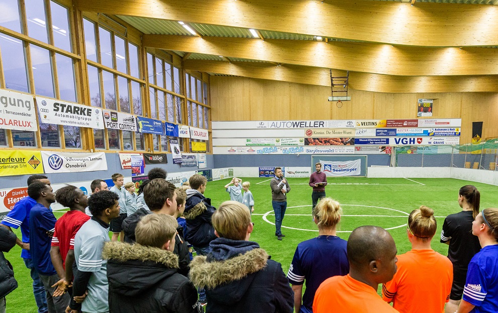 grenzenLOS Fußball spielen mit der artec Soccer Court Bande