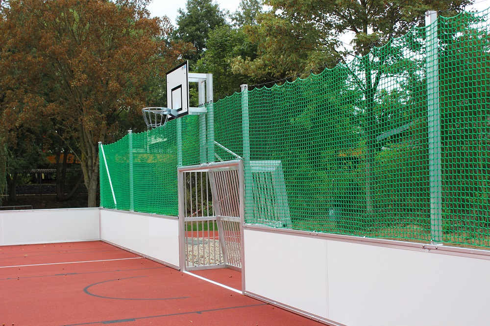 Bolztor mit Basketballaufbau IGS