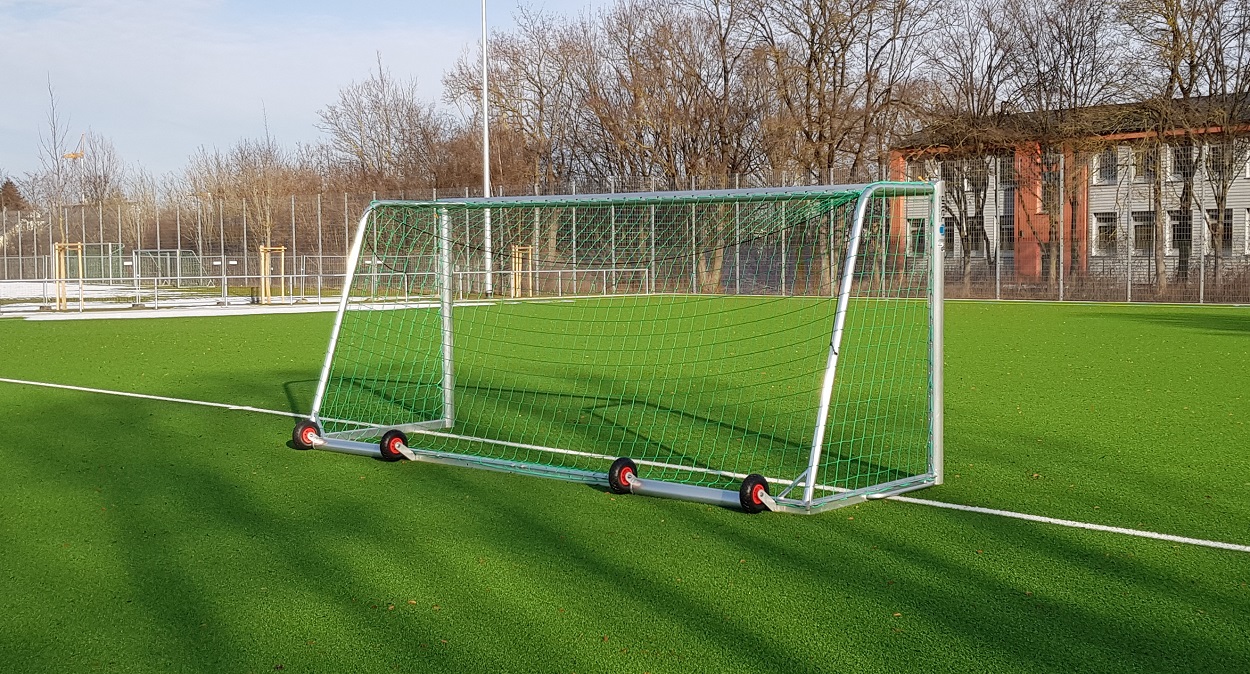 Mobile Fußballtore mit Kippsicherung von artec Sportgeräte - Räder und Gewichte