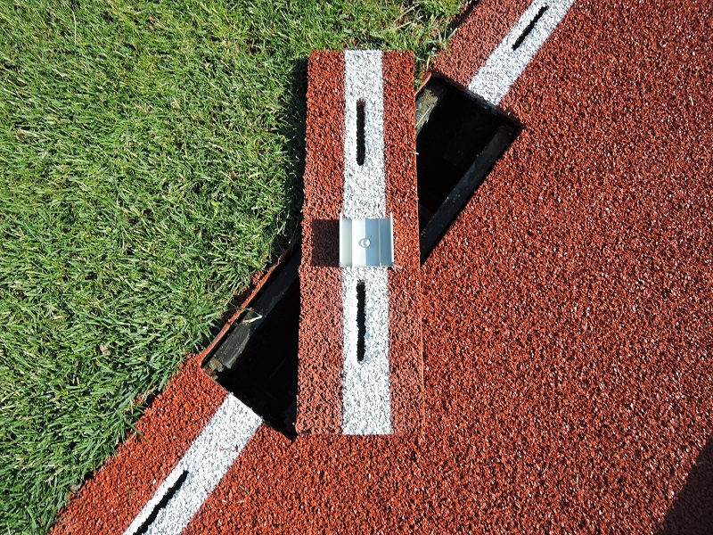 Schlitzrinne zur Sportplatz Entwässerung