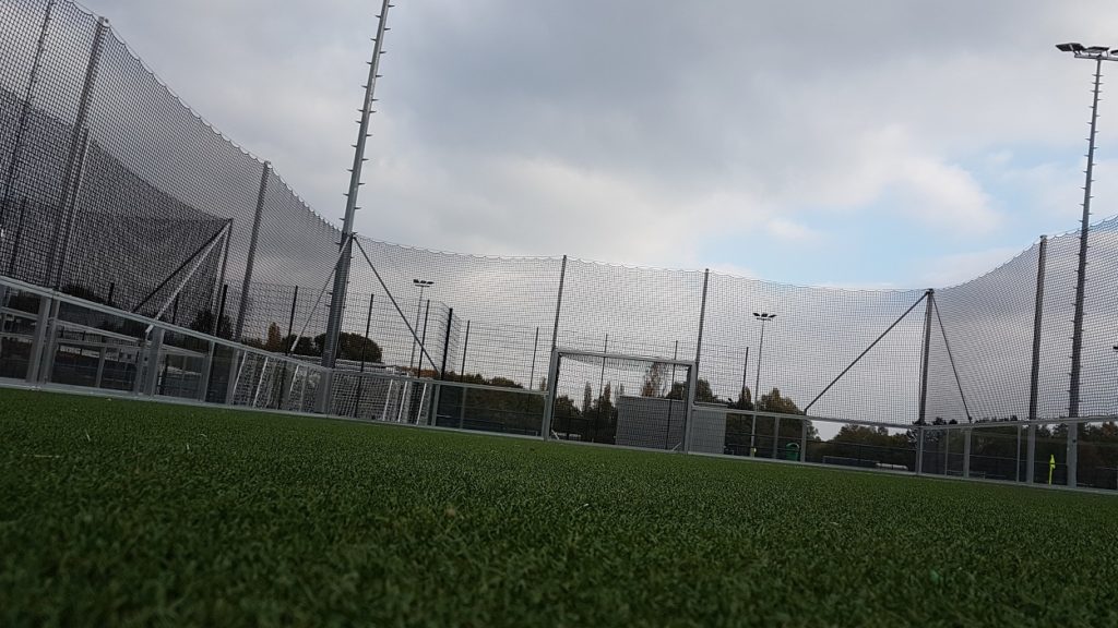 Transparentes Bandensystem artec de luxe für Indoor Soccer Courts in der Halle Transparentes Bandensystem artec de luxe für Indoor Soccer Courts in der Halle