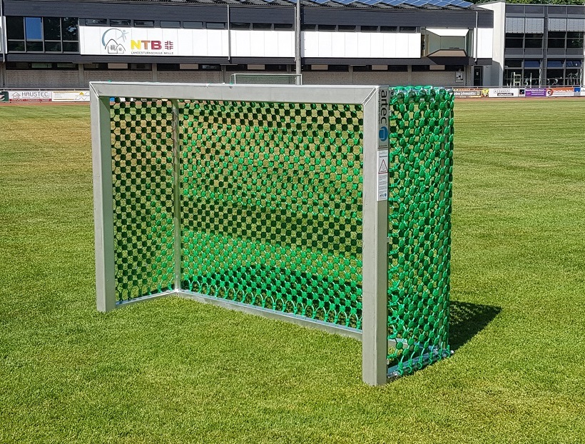 Vandal-proof mini goals with Hercules net