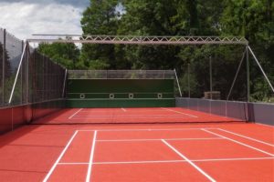 Perimeter playing field for tennis
