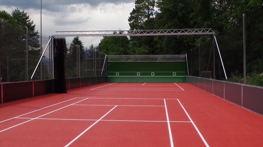 Tennis court with smash back Tennis court with smash back