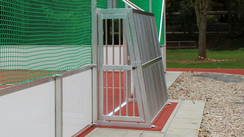 Side entrance for outdoor hall Side entrance for outdoor hall