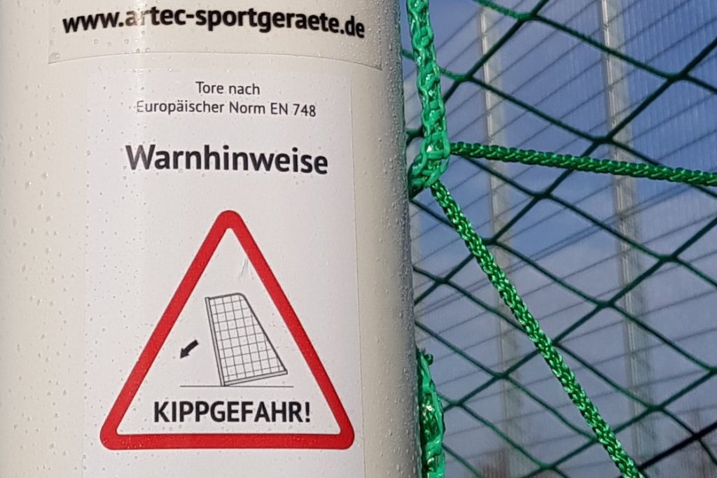 50 Jahre Pfostenbruch von Gladbach - Warnhinweise auf Toren