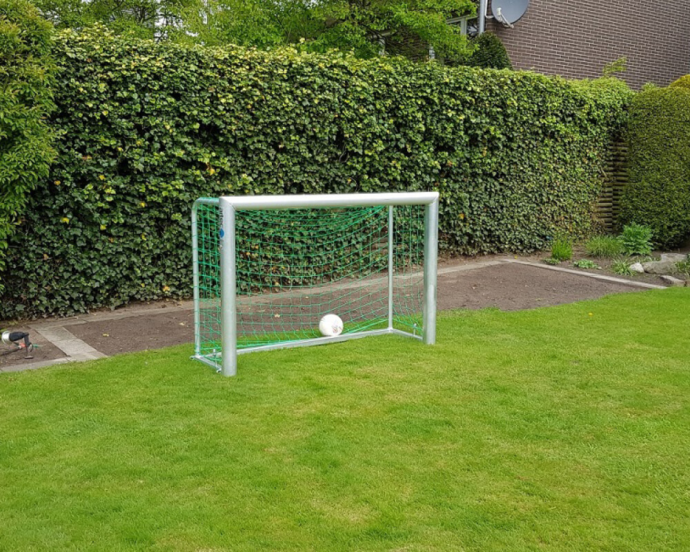 Minitor im Garten