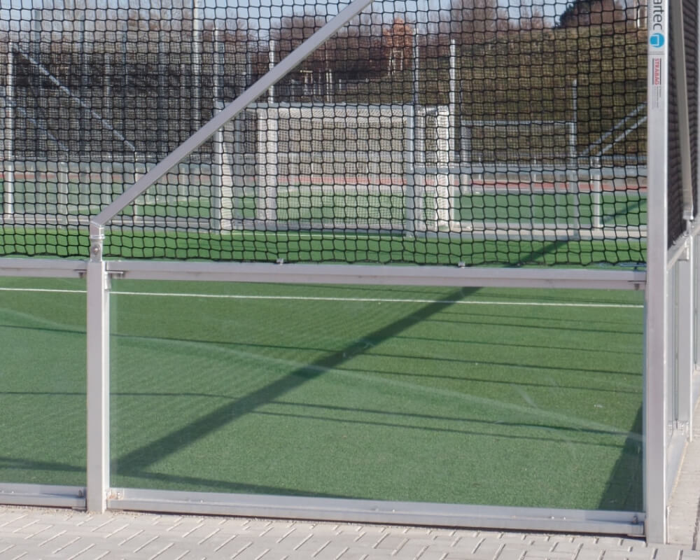 Soccer Court mit verglaster Bande