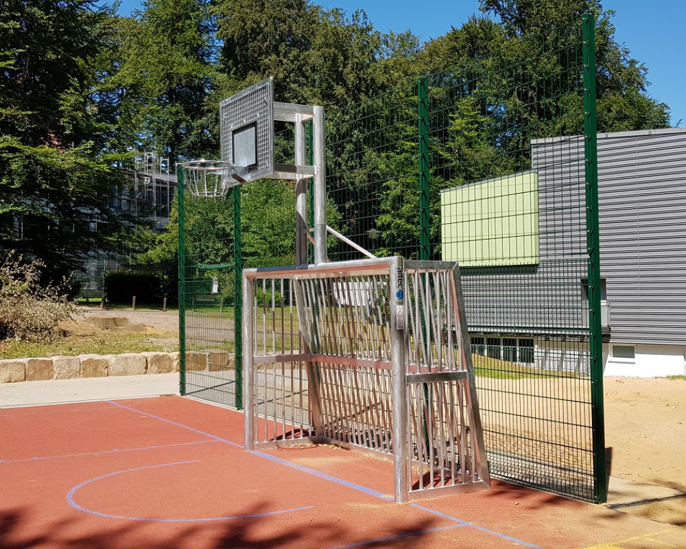 Bolztor mit Basketballaufbau