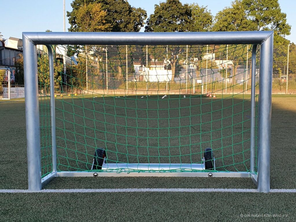 Soccer goal with anti-tilt device - 1.80 x 1.20 m (Photo: DJK Roland Köln-West e.V.)