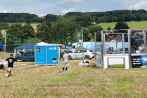 Torwandschießen beim Bergrennen in Osnabrück