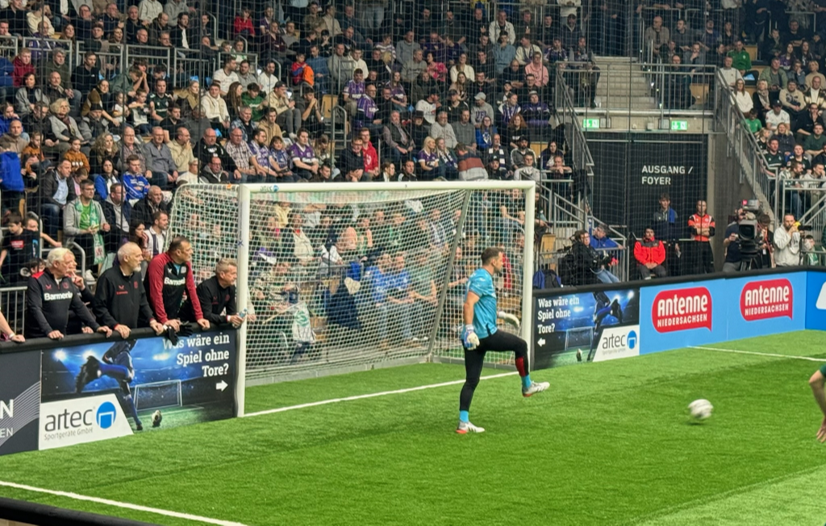 Legendenfußball beim Budenzauber in Lingen 2024