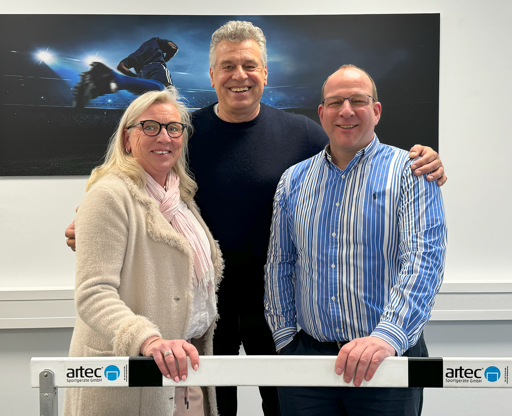 Jürgen Hingsen bei artec Sportgeräte zusammen mit Melanie Menzefricke und Dirk Beinkämpen