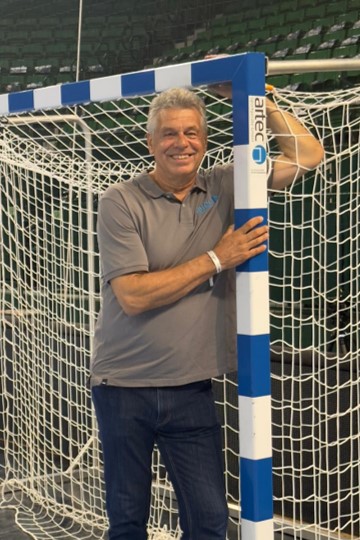 Jürgen Hingsen im Handballtor von artec Sportgeräte