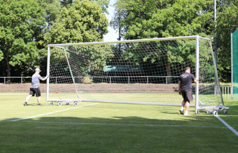 Fußballtor Transportwagen – Warum er auf keinem Sportplatz fehlen darf!
