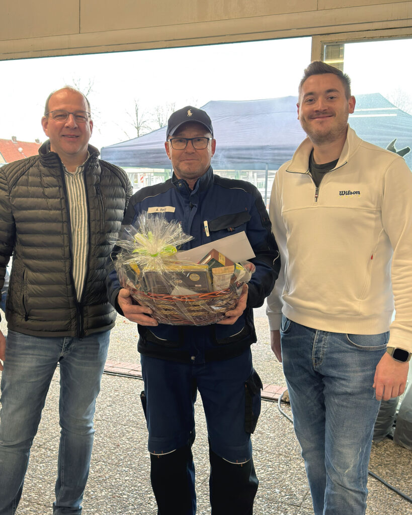 artec Sportgeräte ehrt Fahrer und Monteur für 20 Jahre Betriebszugehörigkeit