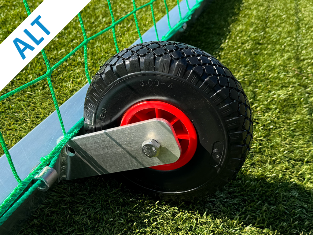 Alte ausgeschäumte Fußballtor Räder