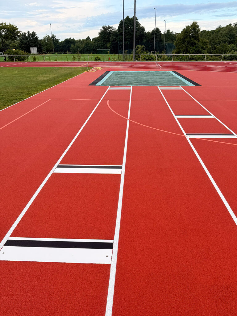 Weitsprunganlage ausgestattet von artec Sportgeräte