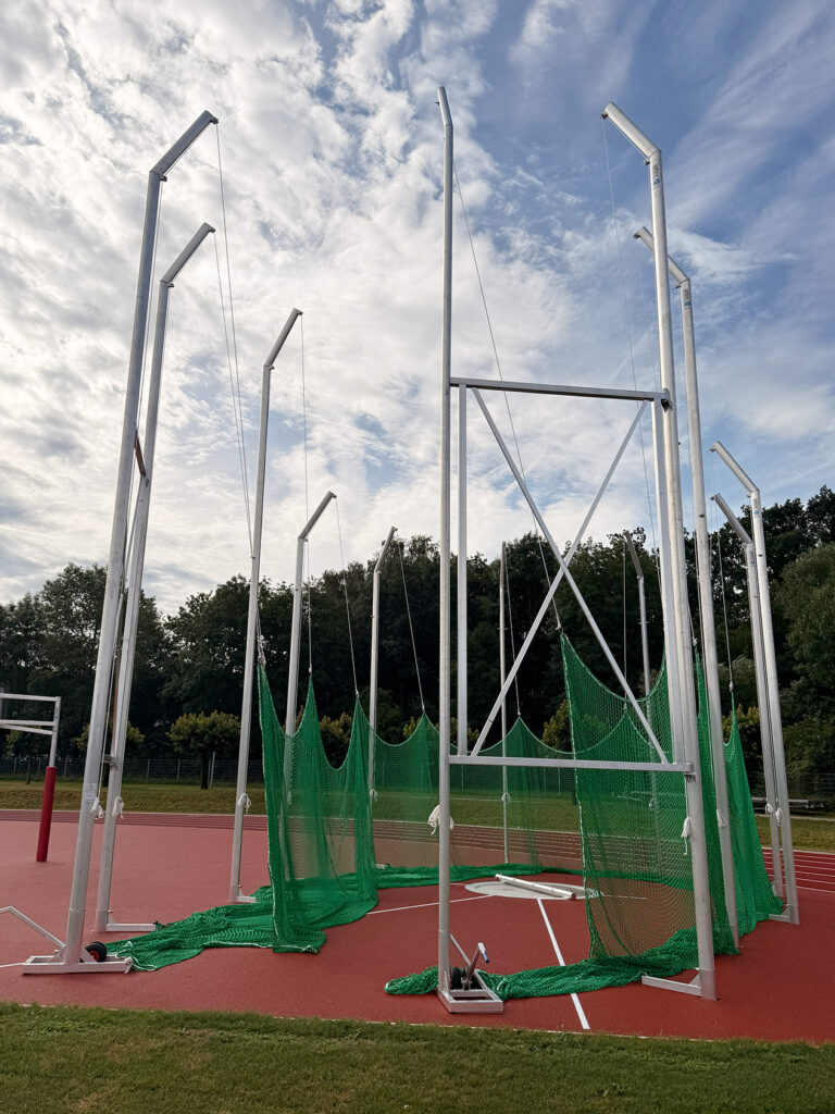 Schutzgitter für Hammer- und Diskuswurf von artec Sportgeräte